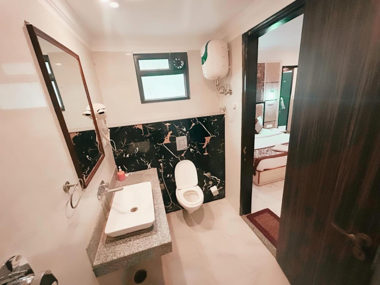 新德里 The Almora Residency - Complimentary Airport Trasnfer酒店 外观 照片